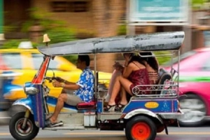 Du lịch Campuchia: Đặc sản tuk tuk, USD và… nụ cười