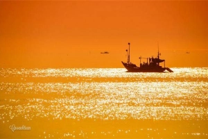 Du lịch Cô Tô ngắm ráng chiều lấp lánh trên biển