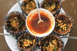 Du lịch đảo Nam Du thưởng thức đặc sản nhum