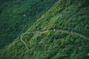 Du lịch Hà Giang trải nghiệm cung đường đi bộ sát vách núi nguy hiểm nhất Việt Nam