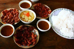 Du lịch Hà Tĩnh thưởng thức món bún thịt nướng đậm hương vị đồng quê