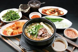Du lịch Hàn Quốc đừng quên thưởng thức “Dwaeji gukbap”