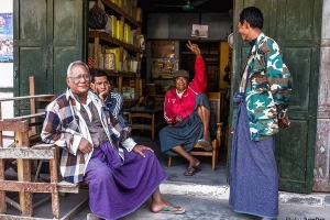 Du lịch Myanamar - nơi đàn ông mặc váy và dùng bột chống nắng