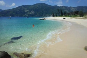 Du lịch Phú Yên một ngày cắm trại trên Hòn Nưa hoang sơ