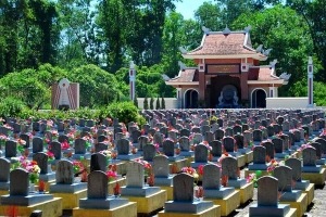 Du lịch Quảng Trị 27/7 về thăm nghĩa trang liệt sỹ Trường Sơn
