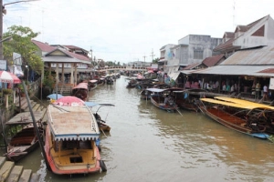 Du lịch Thái Lan ngắm vẻ yên bình ở chợ nổi