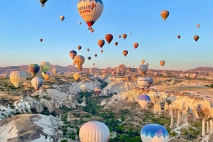 Du lịch Thổ Nhĩ Kỳ - Ngắm khinh khí cầu ở &#8220;thành phố ngầm&#8221; Cappadocia