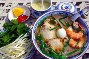 Du lịch Tiền Giang thưởng thức hủ tíu Mỹ Tho 100 năm danh tiếng