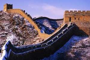 Du lịch Trung Quốc ngắm Vạn Lý Trường Thành hùng vĩ trong tuyết trắng