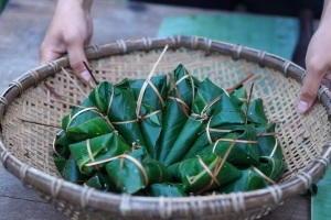 Du lịch vùng núi phía Bắc, nhất định phải thử bánh coóc mò của người Tày