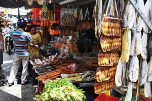 Đủ món ngon ở chợ Campuchia giữa lòng Sài Gòn