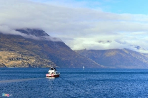 Du ngoạn hồ dài nhất New Zealand trên con tàu trăm tuổi
