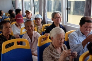 Du ngoạn Sài Gòn bằng &#8216;xe buýt&#8217; trên sông