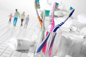 Dùng chung bàn chải với người nhiễm HIV có nguy cơ lây nhiễm không?