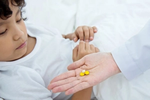 Dùng thuốc cho trẻ bị chân tay miệng ở giai đoạn sớm