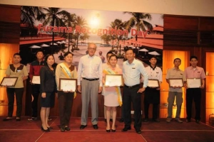 Furama Resort đón nhận giải thưởng Rồng Vàng và Doanh nghiệp tiêu biểu 2014