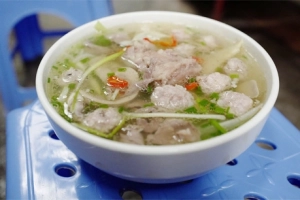 Gánh bún mọc nuôi các em của người chị ở phố cổ Hà Nội