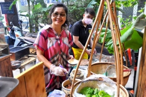 Gánh quà quê miền Nam của nghệ sĩ Xuân Hương