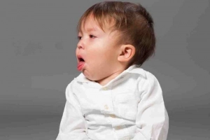 Giao mùa, cảnh giác bệnh viêm đường hô hấp trên ở trẻ