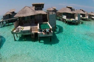 Hai chàng trai &#8216;ở đợ&#8217; gây sốt khi quay clip giới thiệu du lịch Maldives