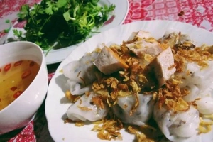 Hàng bánh cuốn 20 năm trong ngõ nhỏ Hà Nội