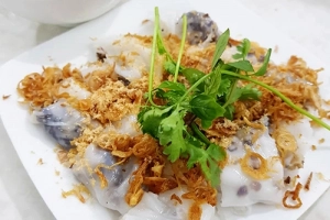 Hàng bánh cuốn gia truyền từ năm 1973 ở Hà Nội