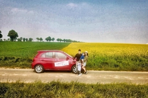 Hành trình tự lái xe đưa hai con đi khắp châu Âu của đôi vợ chồng Việt