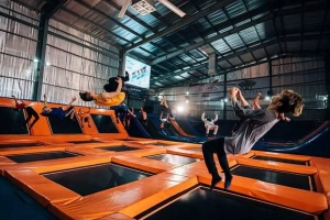 Hè này Nhà bạt nhún - Jump Arena Trampoline &#8220;hút&#8221; giới trẻ Sài Gòn