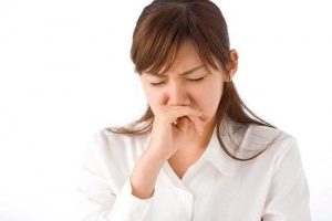 Ho kèm nghẹt mũi có thể dùng điều hoà khi ngủ không?