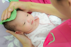 Hơ lá trầu cho trẻ sơ sinh có an toàn không?