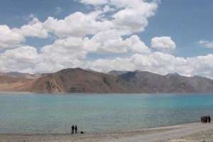 Hồ Pangong - vẻ đẹp mê hoặc mang sắc màu tôn giáo