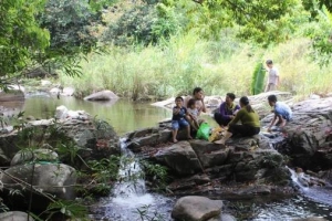 Hoang sơ suối Chí