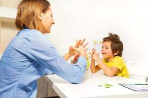 Học ở nhà cùng trẻ tự kỷ trong mùa dịch