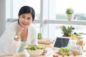 Hướng dẫn chăm sóc dự phòng cho nữ giới tuổi 60