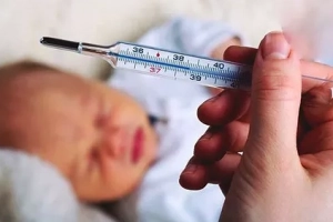 Hướng dẫn về lần cảm lạnh đầu tiên của bé