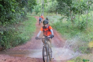 Jungle biking - thách thức giữa rừng sâu