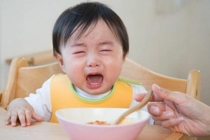 Khắc phục tình trạng biếng ăn sinh lý ở trẻ 6 tháng tuổi