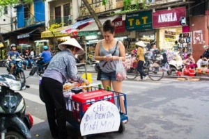Khách Tây mách tuyệt chiêu ăn hàng khi du lịch Việt Nam