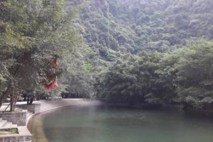 Khám phá danh thắng Tràng An chưa tới 500.000 đồng