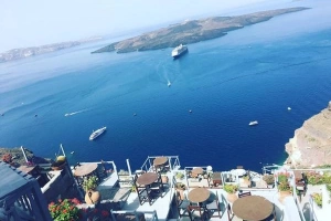 Khám phá hòn đảo xanh ngắt màu trời Santorini
