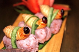 Khám phá món sushi đuông dừa kỳ lạ ở Malaysia