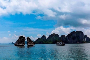 Khám phá vịnh Hạ Long trong tiết trời thu