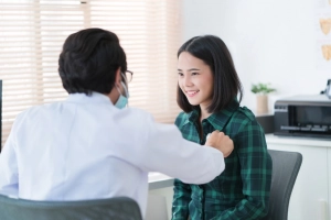 Khám sức khỏe để xin giấy phép lao động: Cần khám những gì?