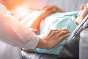 Không cử động được sau dập não trái có nguy hiểm không?