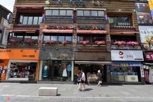 Khu phố đi bộ hút khách du lịch ở Seoul
