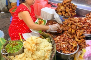 Làm một chuyến food tour &#8220;no căng bụng&#8221; ở chợ Bà Chiểu