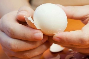 Làm sạch mụn đầu đen bằng trứng gà luộc có thực sự hiệu quả
