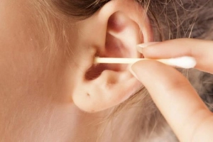 Làm thế nào nếu ráy tai đóng vảy?