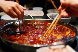 Lẩu đệ nhất cay không phải ai cũng dám thử