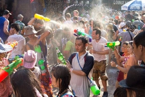 Lễ hội té nước Songkran ở Bangkok